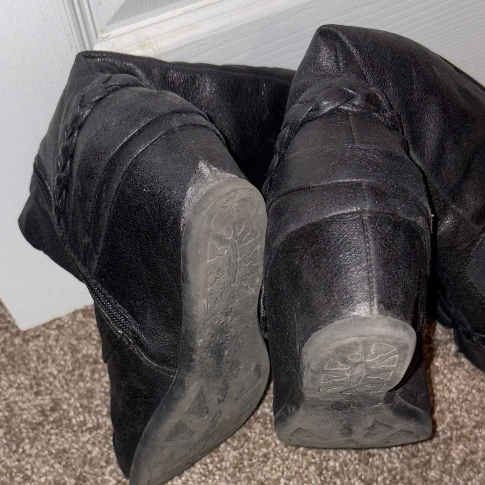 Black Knee-High Women's Boots - Picture 3 of 4